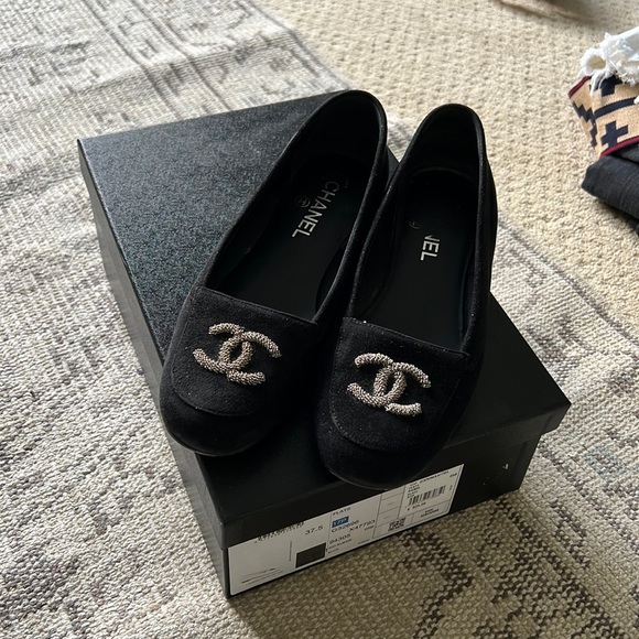 CHANEL Shoes - CHANEL black woven chain double Cs loafers